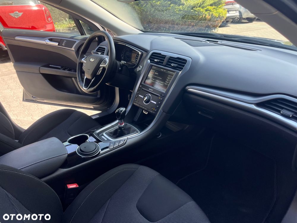 Ford Mondeo - 28