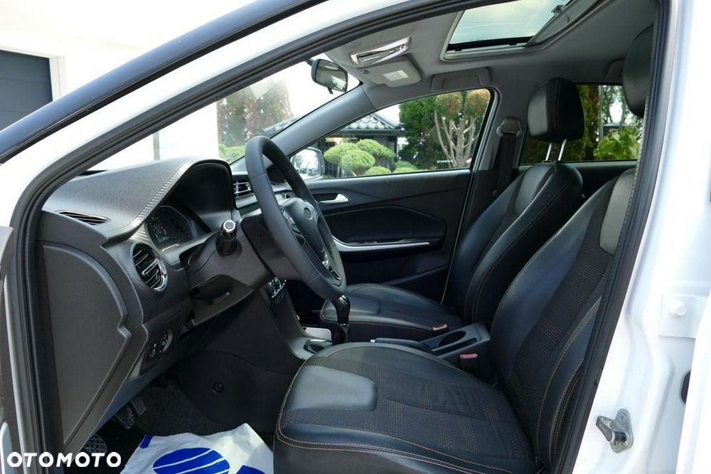 Volkswagen T-Roc - 21