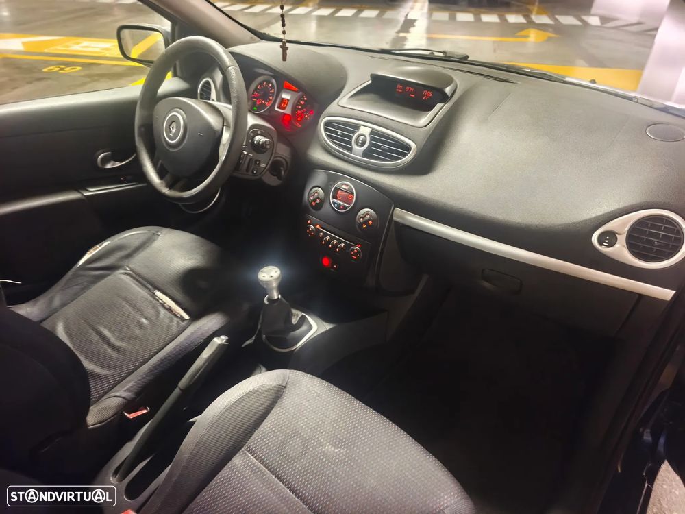 Renault Clio 1.2 16V Confort - 11