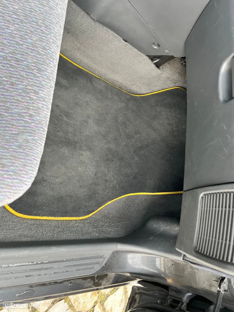 Mitsubishi Lancer 1300 GLXi - 37