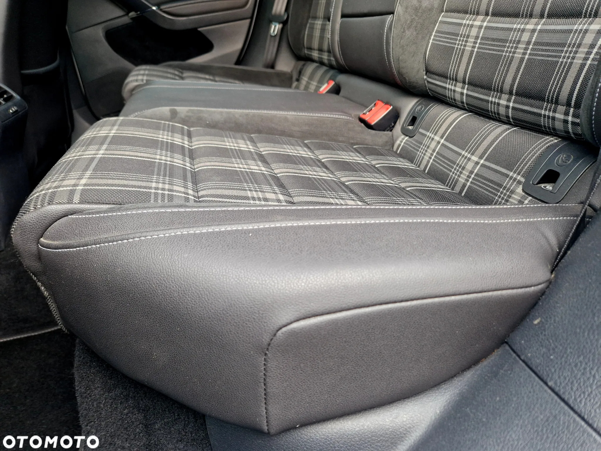 Volkswagen Golf VII 2.0 TDI BMT GTD DSG - 26