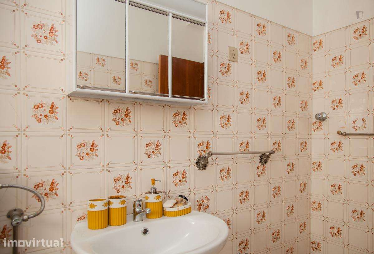 Quarto - localizado em Casal do Bispo Coimbra - Grande imagem: 4/24