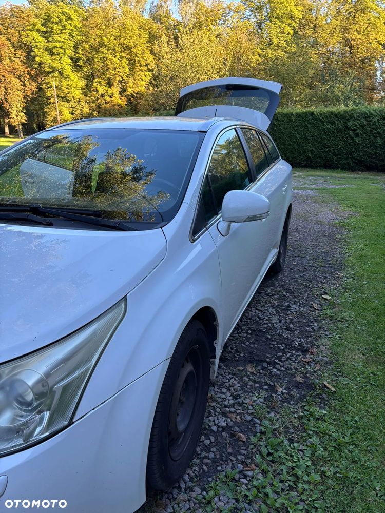 Toyota Avensis 1.6 Luna - 4