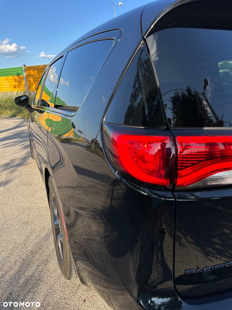 Chrysler Pacifica - 14
