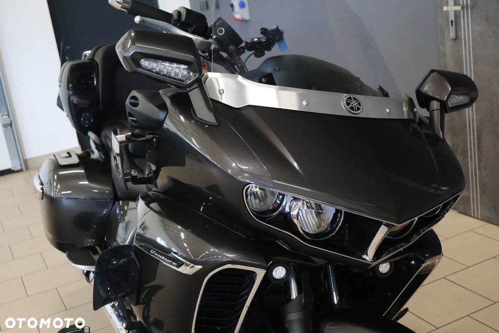 Yamaha Venture - 1