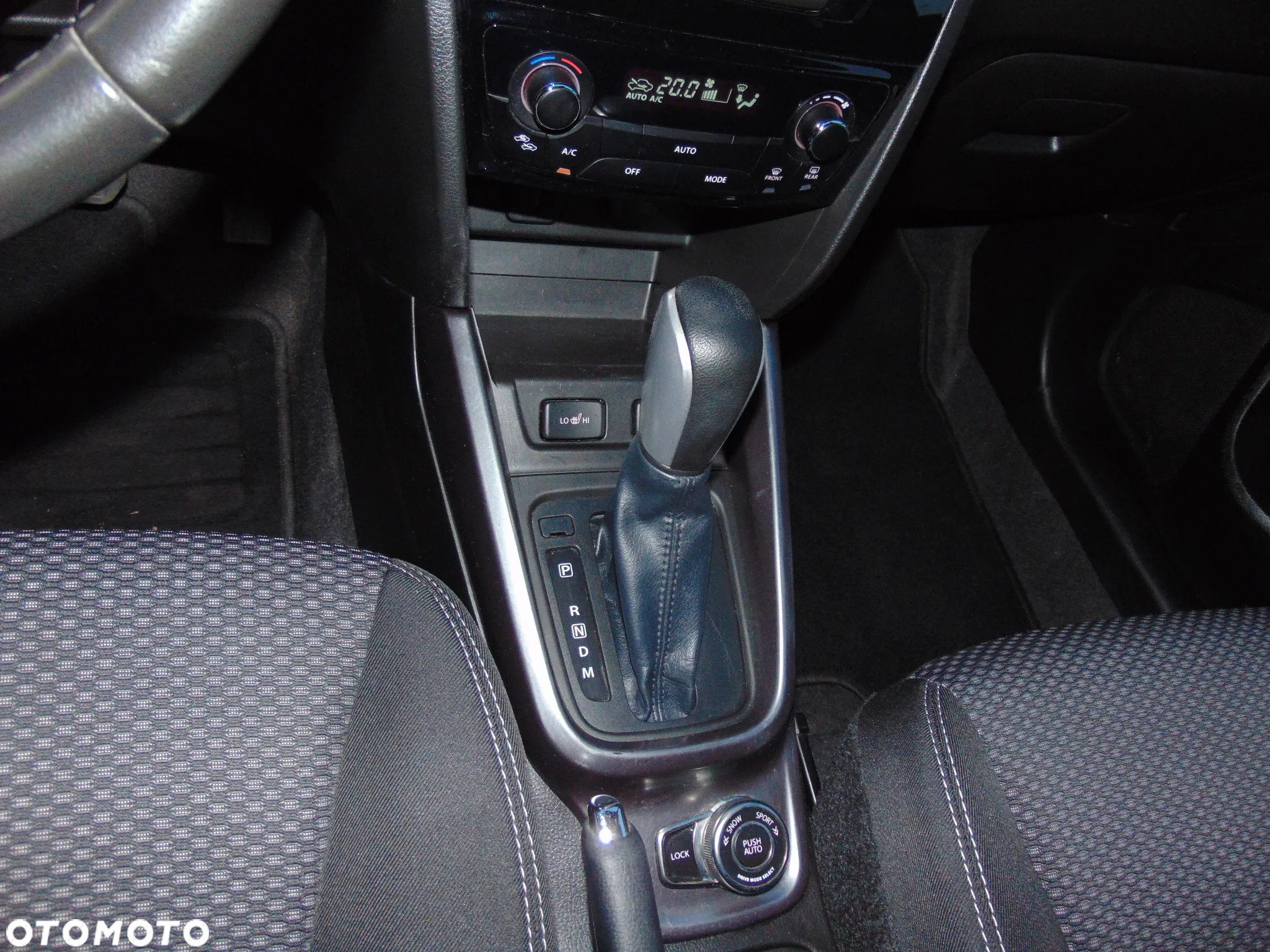 Suzuki Vitara 1.0 Boosterjet Premium 4WD - 13
