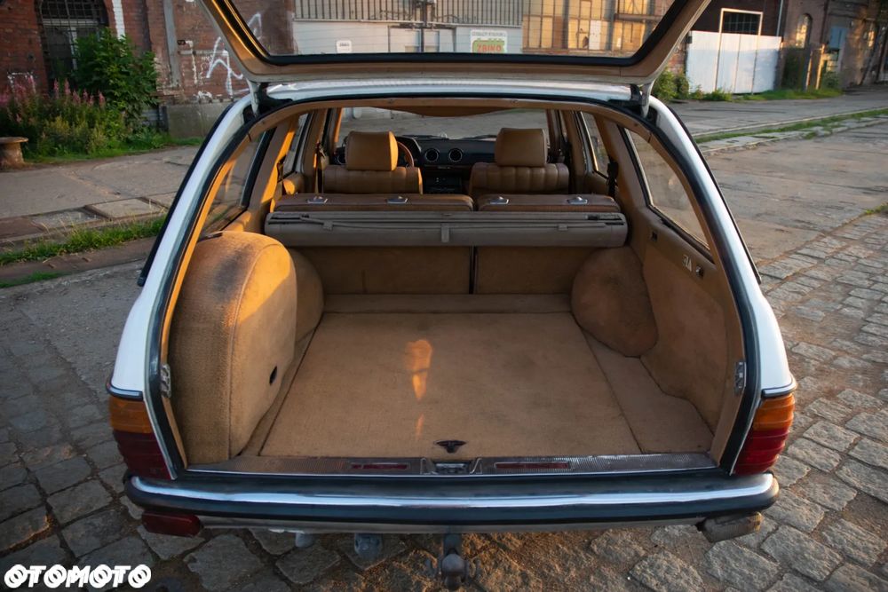 Mercedes-Benz W123 - 18