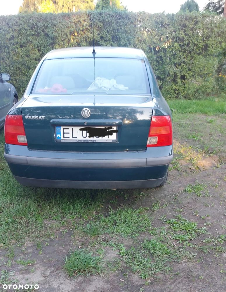 Volkswagen Passat 1.6 - 2