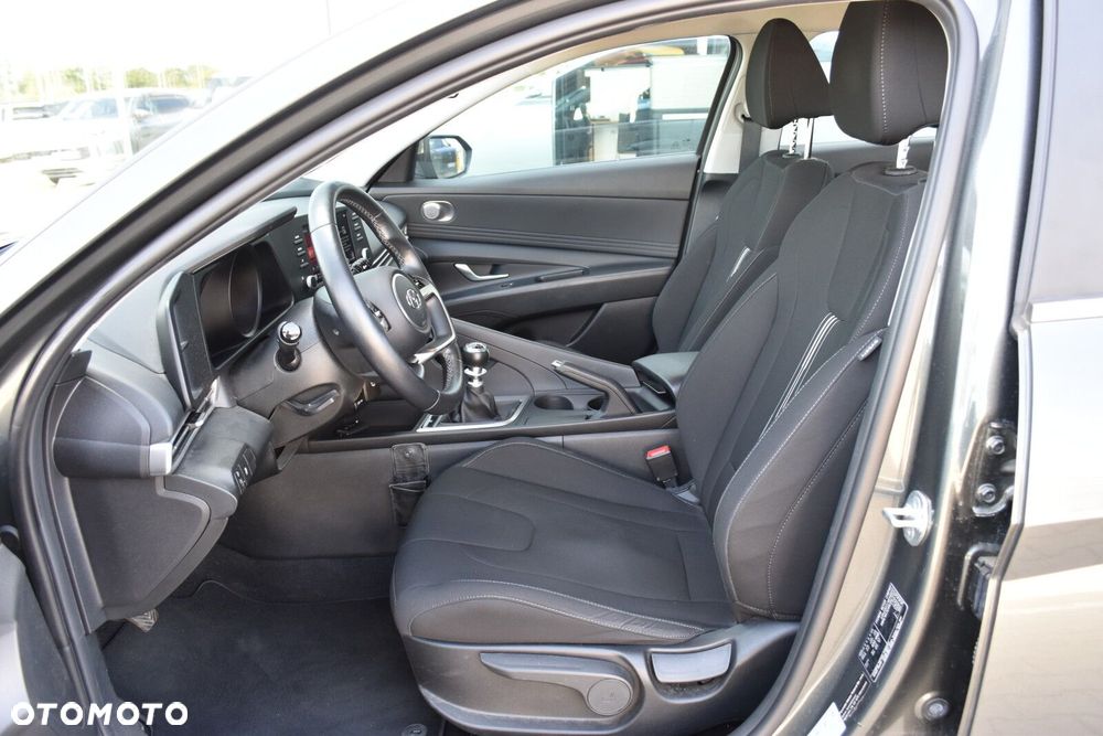 Hyundai Elantra 1.6 Smart - 25