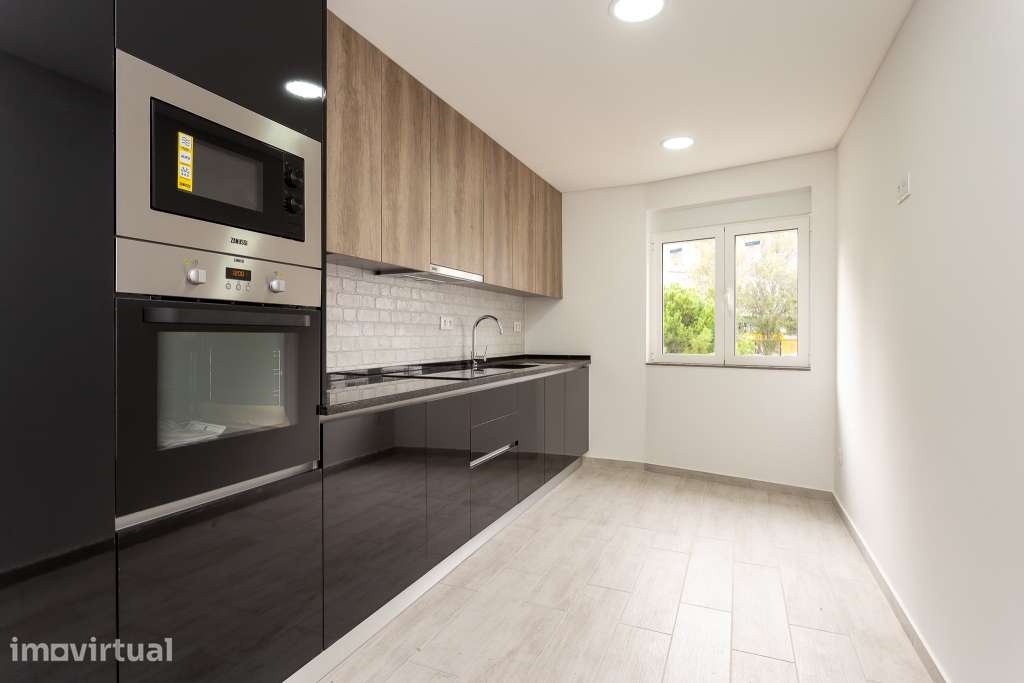Excelente T2 com suite. Metro Encarnação a 3/4 mnts - Widok 2