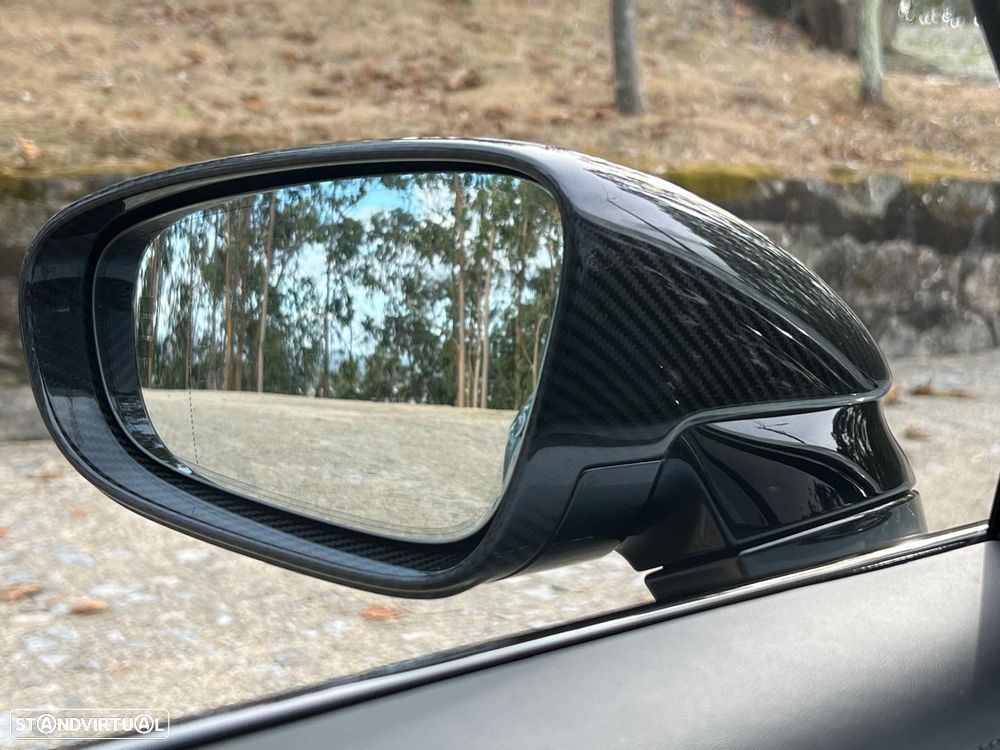 Porsche Taycan Turbo S - 35