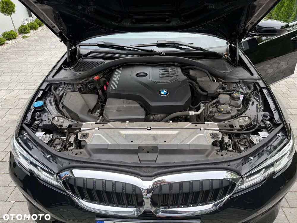 BMW Seria 3 330i Sport Line - 15