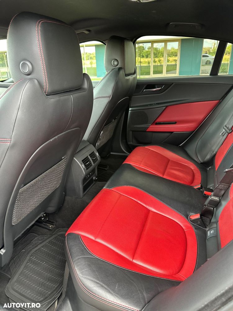 Jaguar XE 2.0 AWD R-Sport - 9