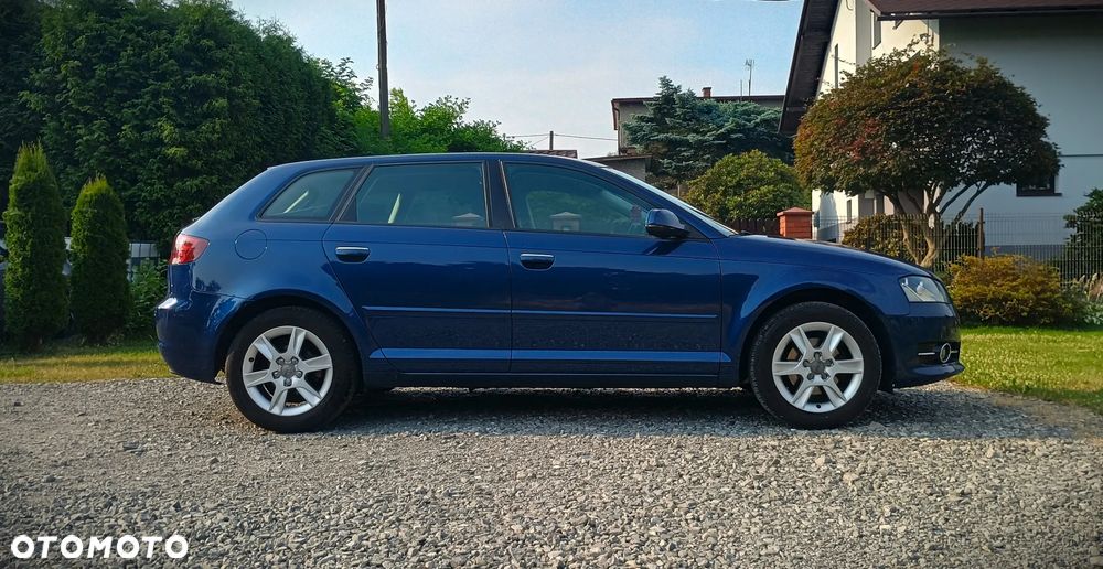 Audi A3 Sportback 1.6 Ambiente - 4