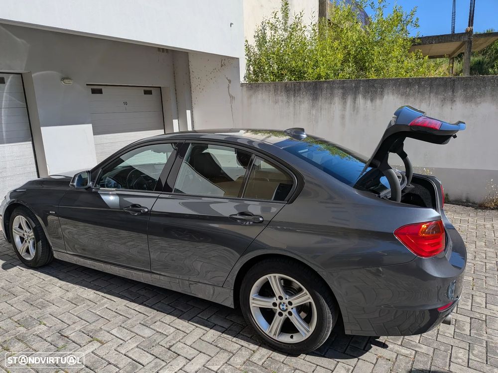 BMW 320 d LifeStyle Auto - 8