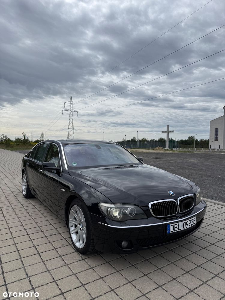 BMW Seria 7 740i L - 12