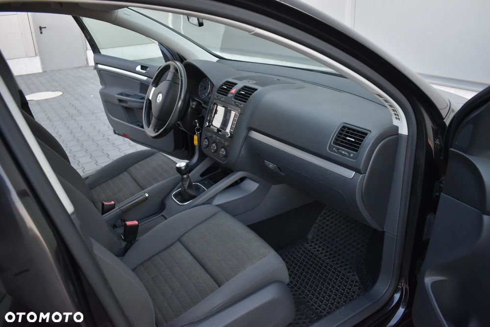 Volkswagen Golf - 8