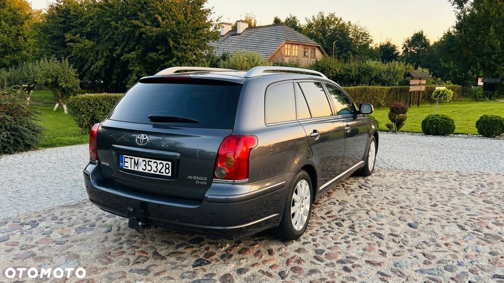 Toyota Avensis 2.0 D-4D Sol - 2