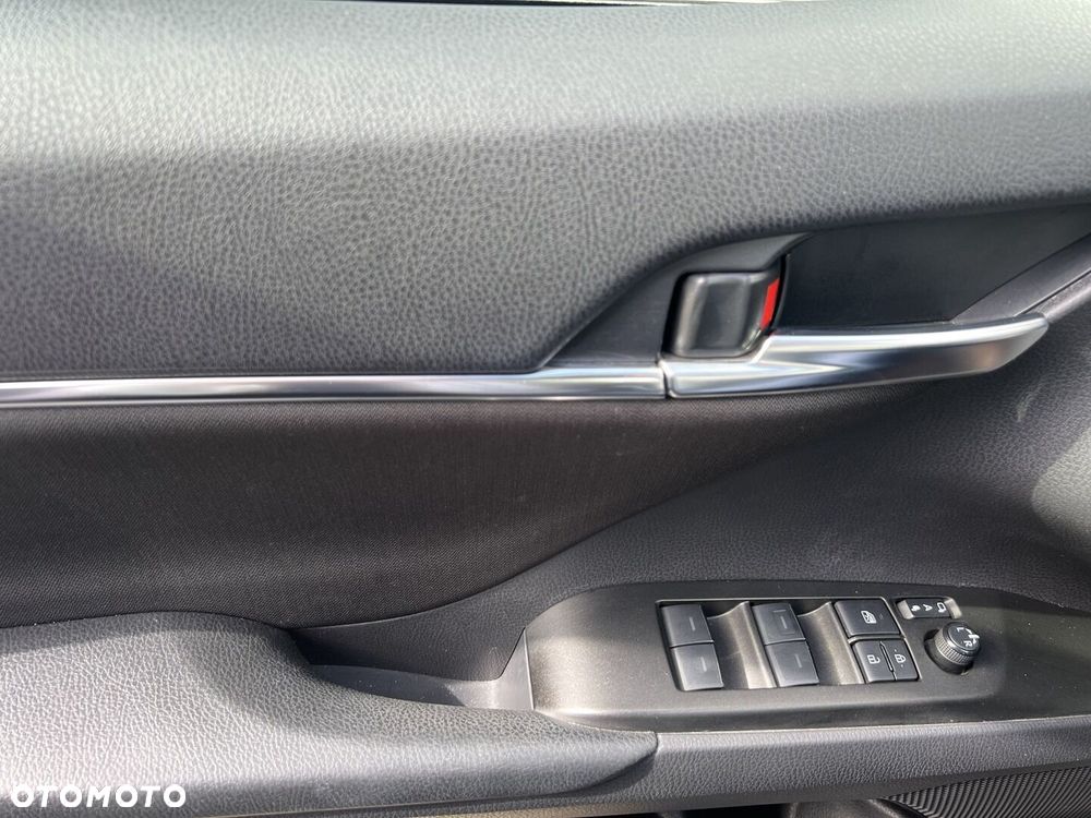 Toyota Camry 2.5 Hybrid Comfort CVT - 21