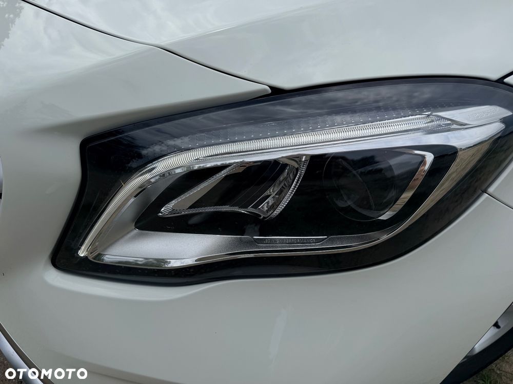 Mercedes-Benz GLA 200 7G-DCT AMG Line - 2