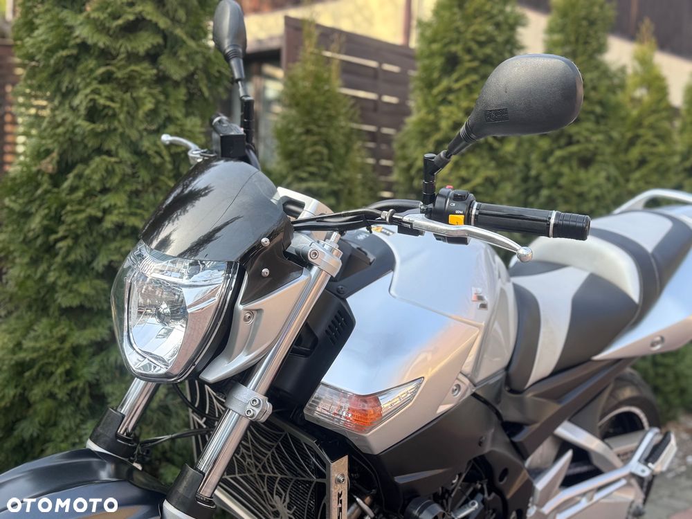 Suzuki GSR - 11