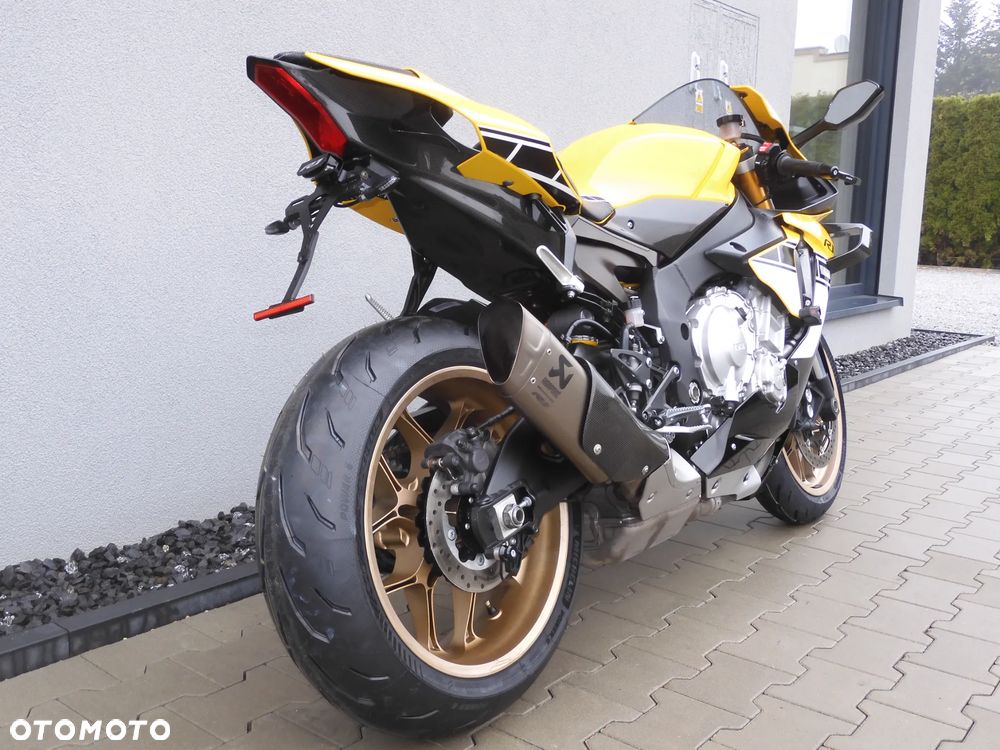 Yamaha R1 - 19