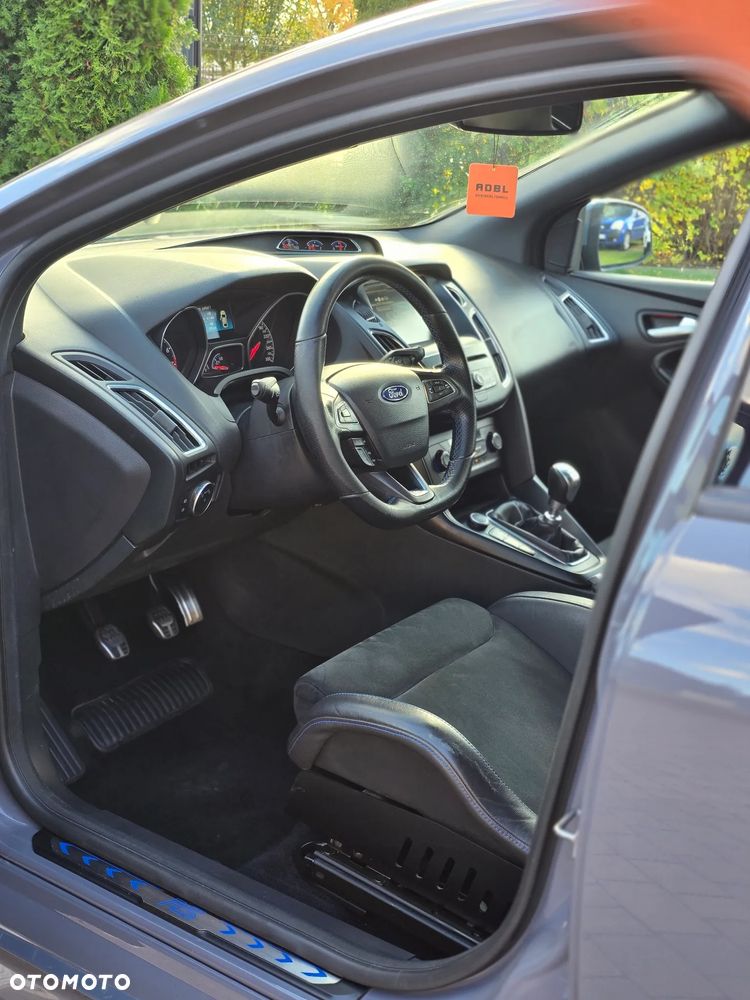 Ford Focus 2.3 EcoBoost RS - 27