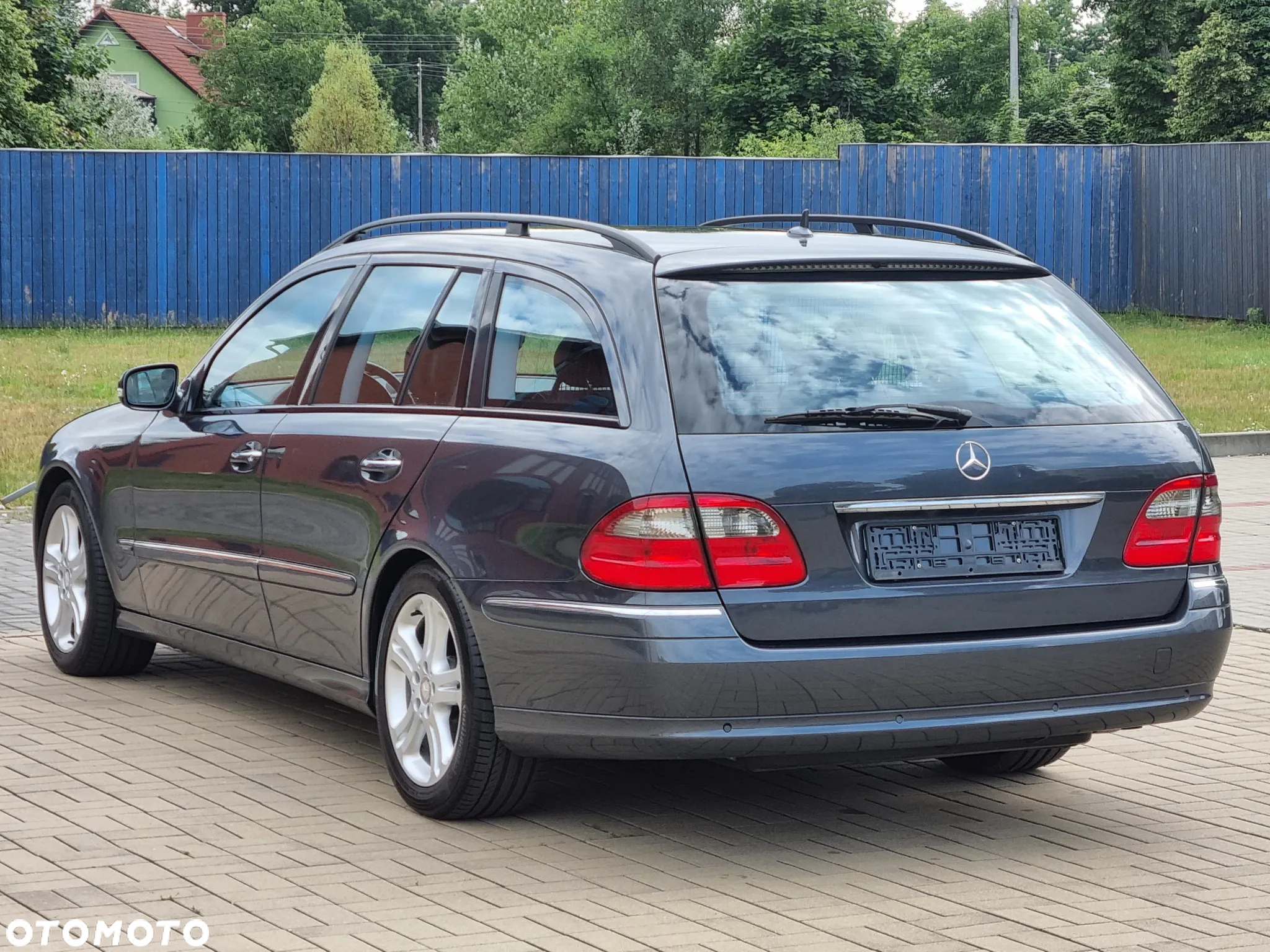 Mercedes-Benz Klasa E 200 T BlueEFFICIENCY 7G-TRONIC Avantgarde - 5