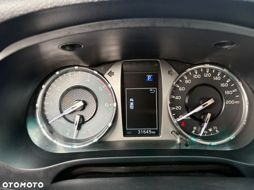 Toyota Hilux - 10
