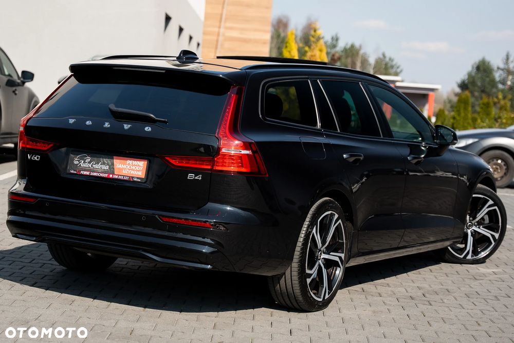 Volvo V60 B4 B DKG Ultimate Dark - 11