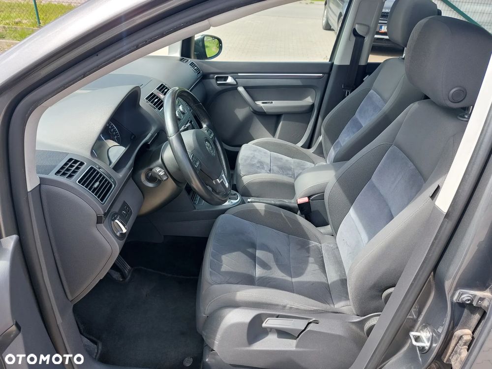 Volkswagen Touran 2.0 TDI DPF Highline DSG - 24