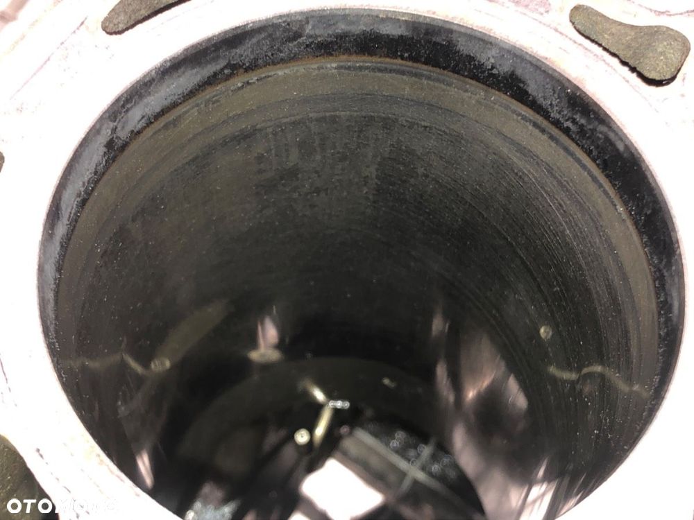 BLOK SILNIKA - 1444.00 PLN - SKODA SUPERB II Kombi (3T5) 2009 - 2015 2.0 TDI 125 kW [170 KM] olej - 9