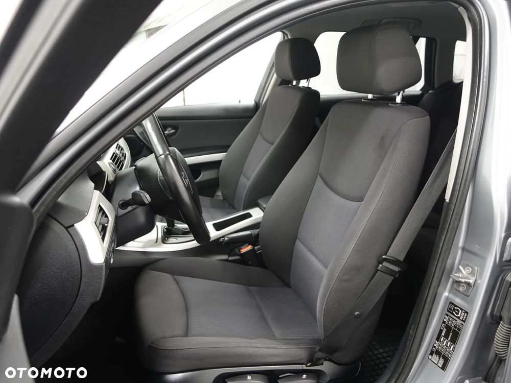 BMW Seria 3 320d xDrive DPF - 21