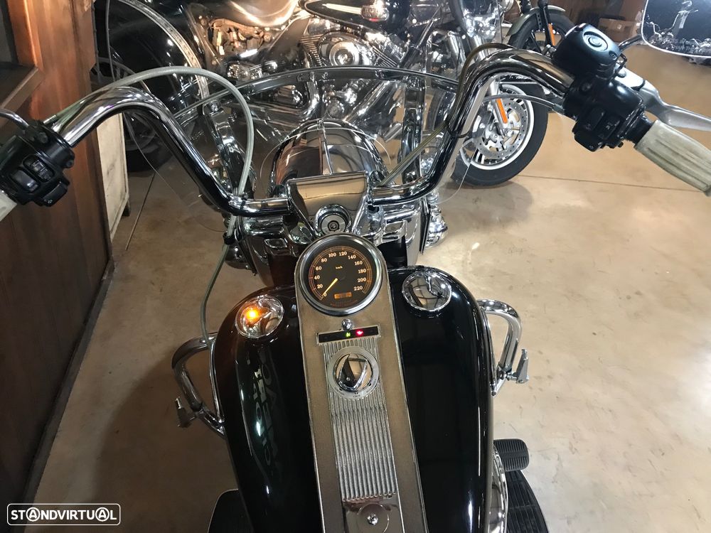 Harley-Davidson FLHRCI Road King Classic - 4