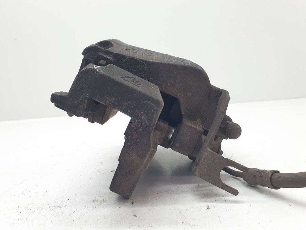 ZACISK HAMULEC PRZÓD PRAWY AUDI A4 B9 2.0 TDI 8W06BQ - 5