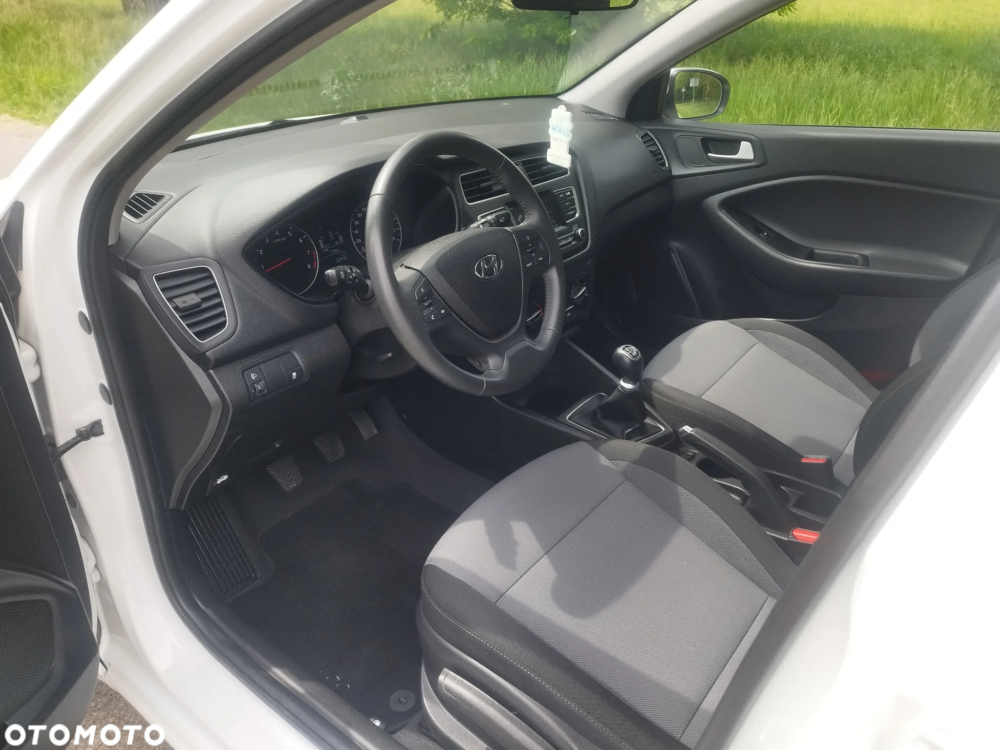 Hyundai i20 1.2 YES Gold - 32