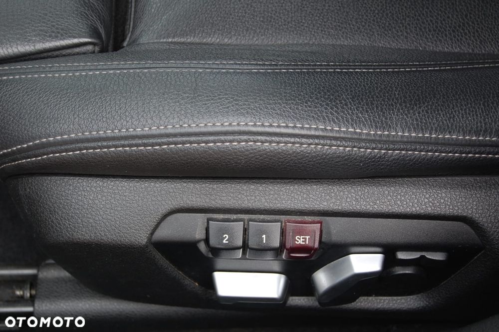 BMW Seria 3 330e iPerformance M Sport - 8