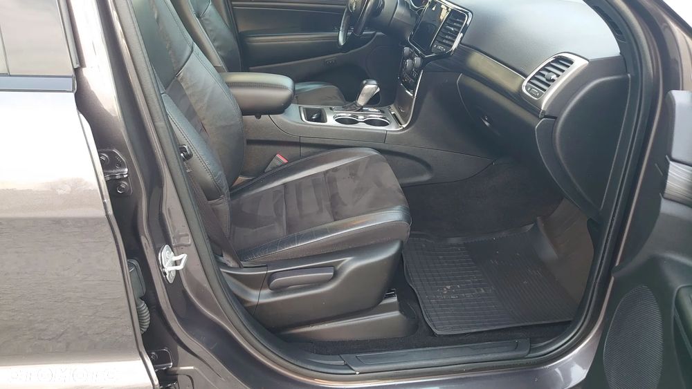 Jeep Grand Cherokee - 17