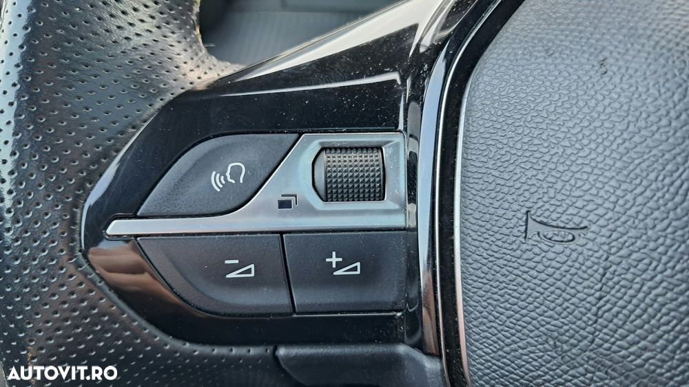 Peugeot 208 - 13