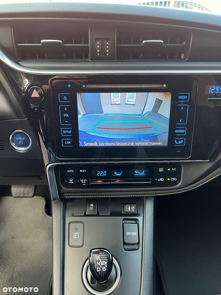 Toyota Auris 1.8 HSD Sol - 33