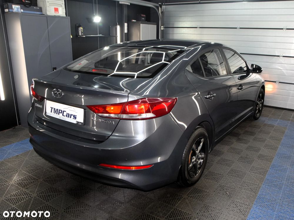 Hyundai Elantra 1.6 Classic Plus - 23