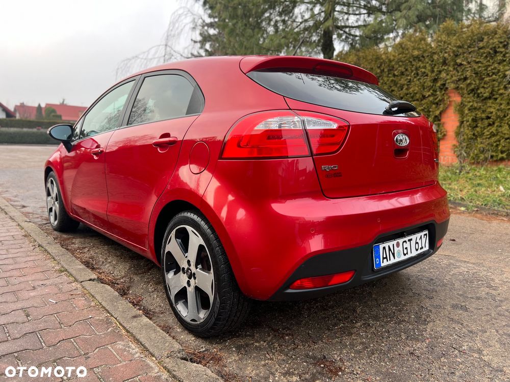 Kia Rio 1.4 CRDI Fifa World Cup Edition - 4