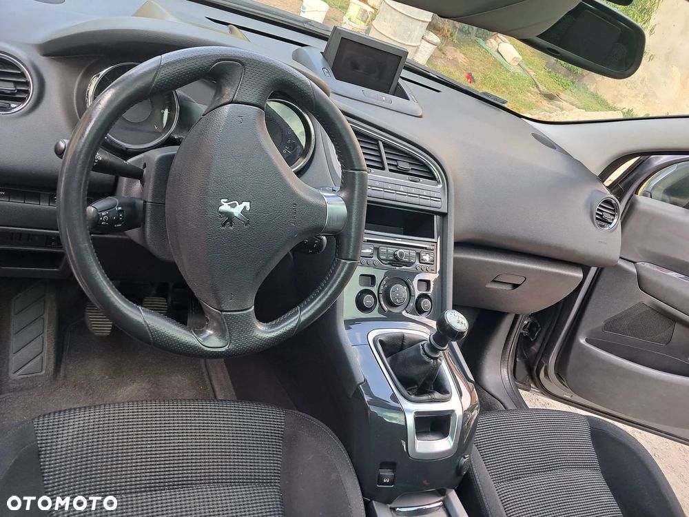 Peugeot 5008 - 10