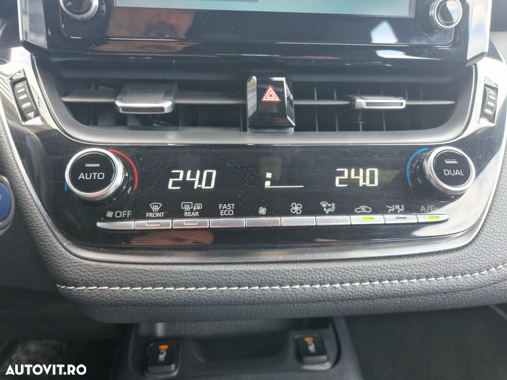 Toyota Corolla 1.8 HSD Business - 18