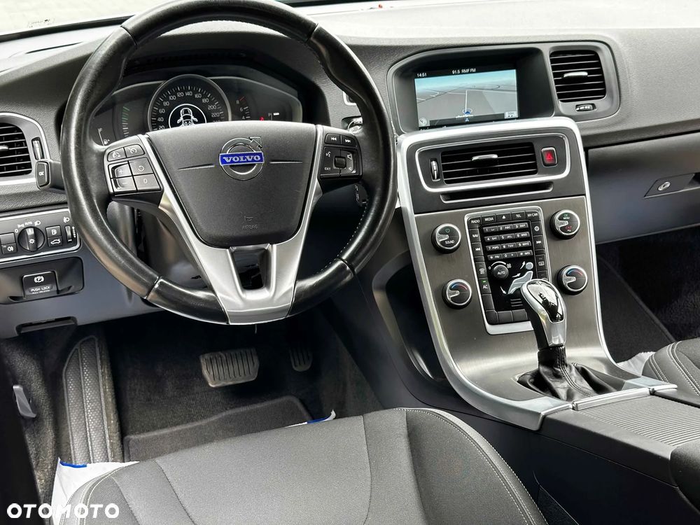 Volvo V60 T3 Momentum - 22