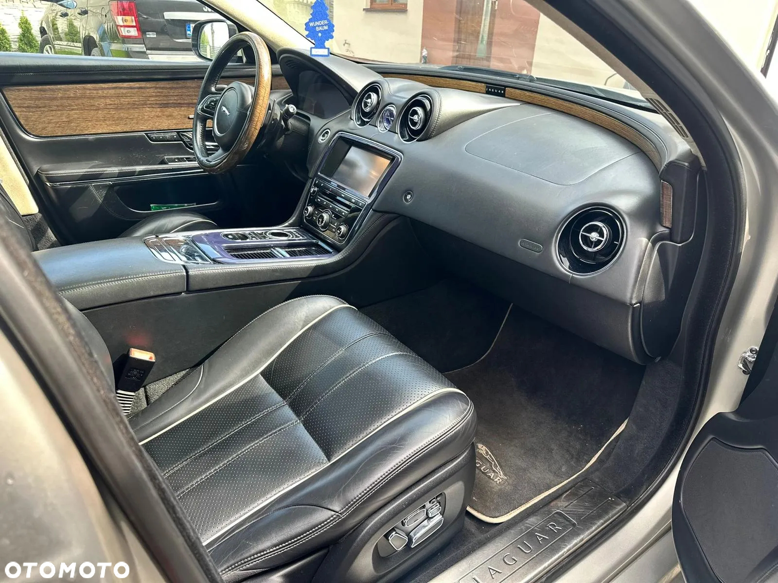 Jaguar XJ - 7