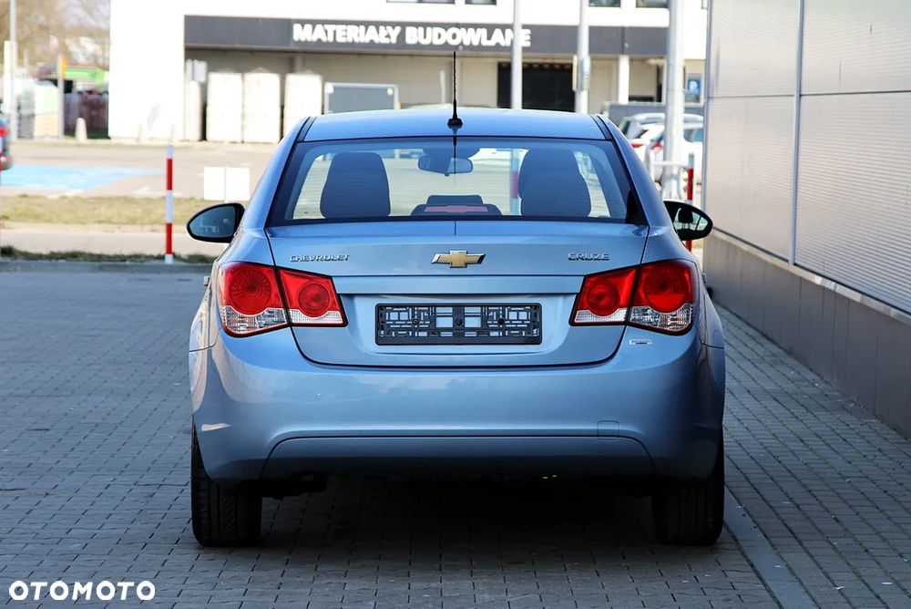 Chevrolet Cruze 1.6 LS+ - 13