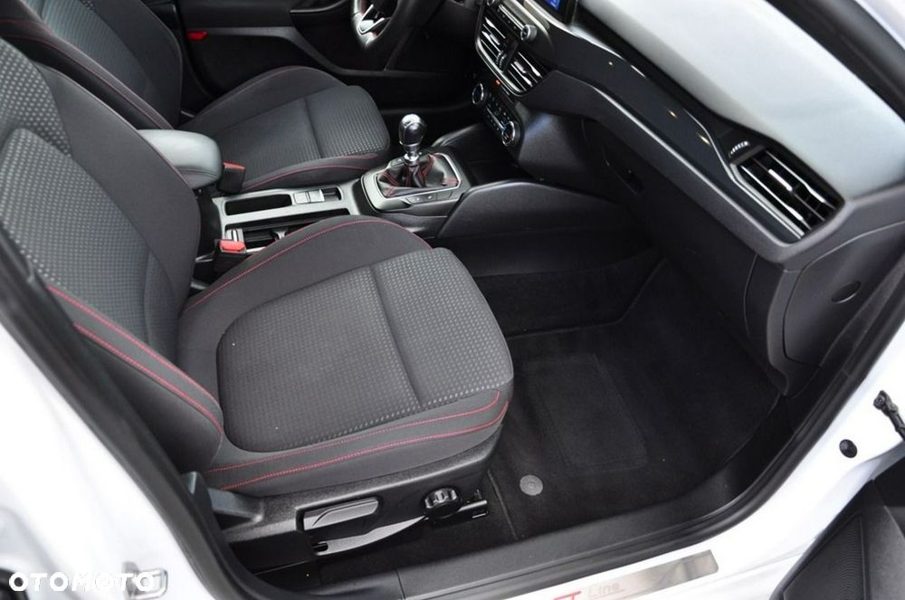 Ford Focus - 30