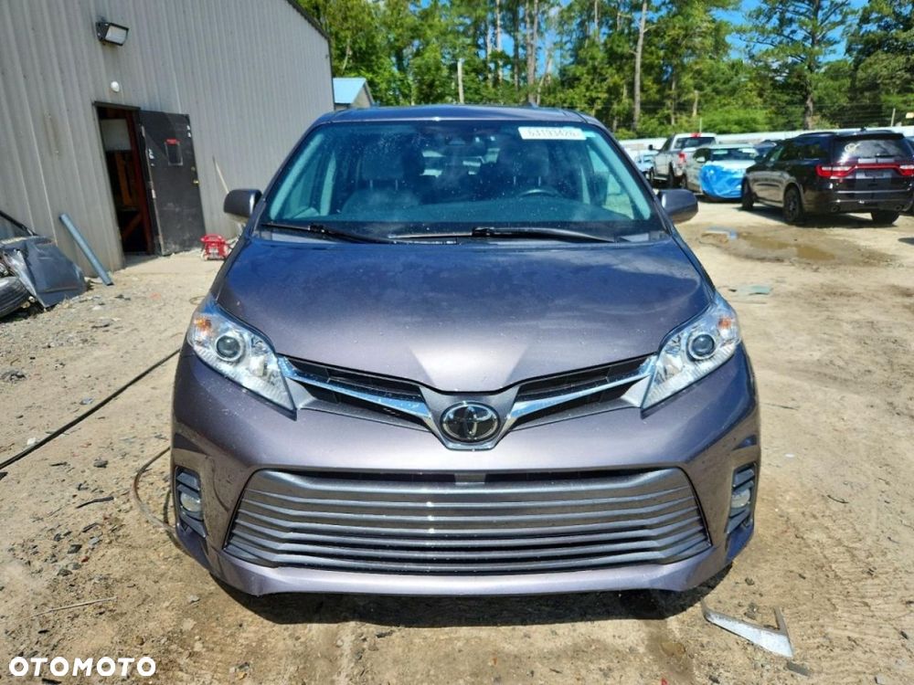 Toyota Sienna - 5
