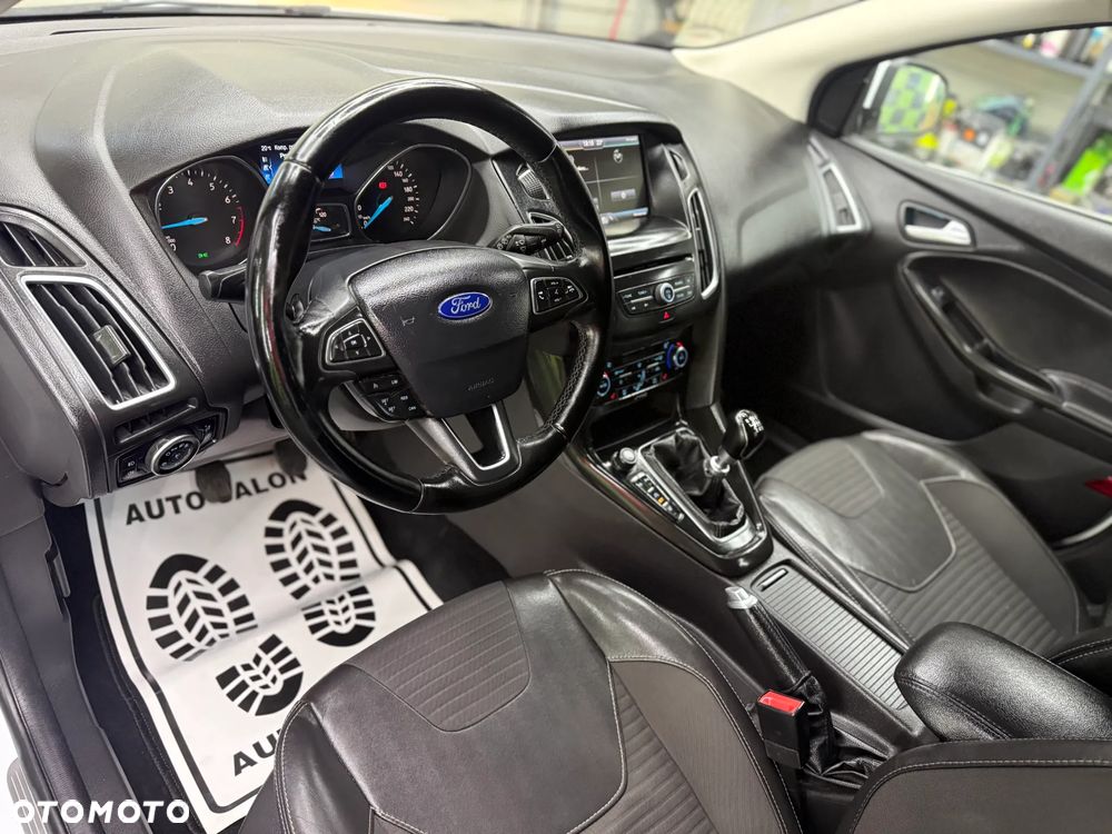 Ford Focus - 36